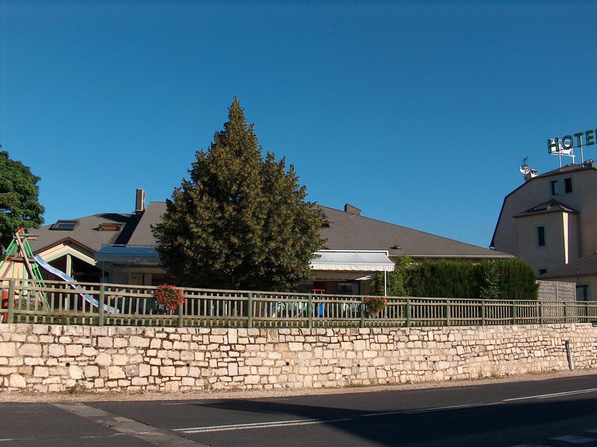Hotel-Restaurant Le Calice Du Gevaudan - A75 Banassac Екстериор снимка