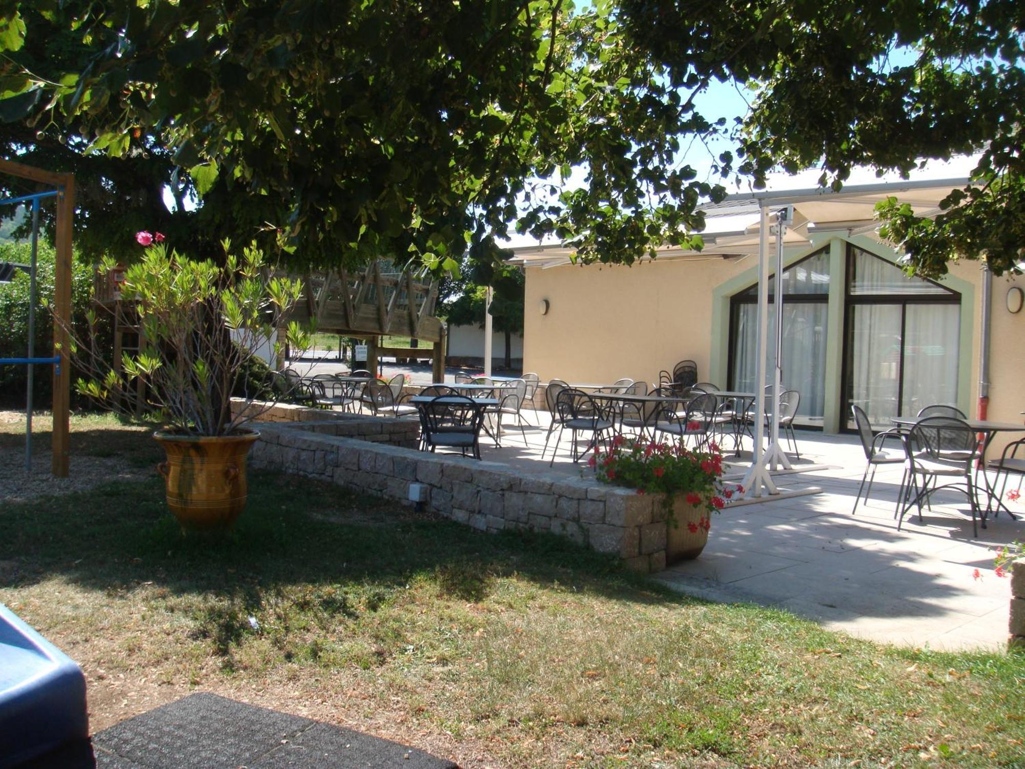 Hotel-Restaurant Le Calice Du Gevaudan - A75 Banassac Екстериор снимка