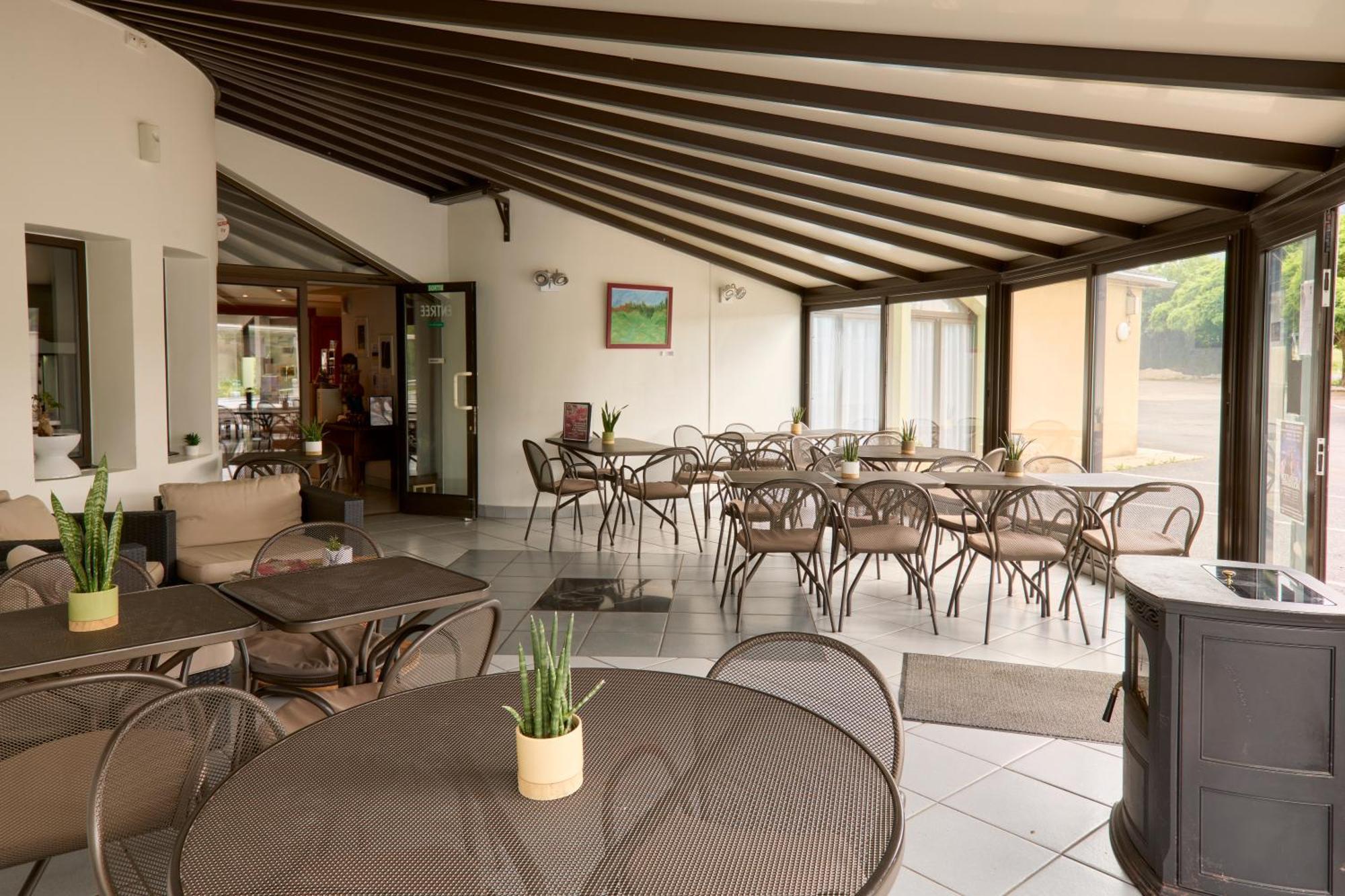 Hotel-Restaurant Le Calice Du Gevaudan - A75 Banassac Екстериор снимка