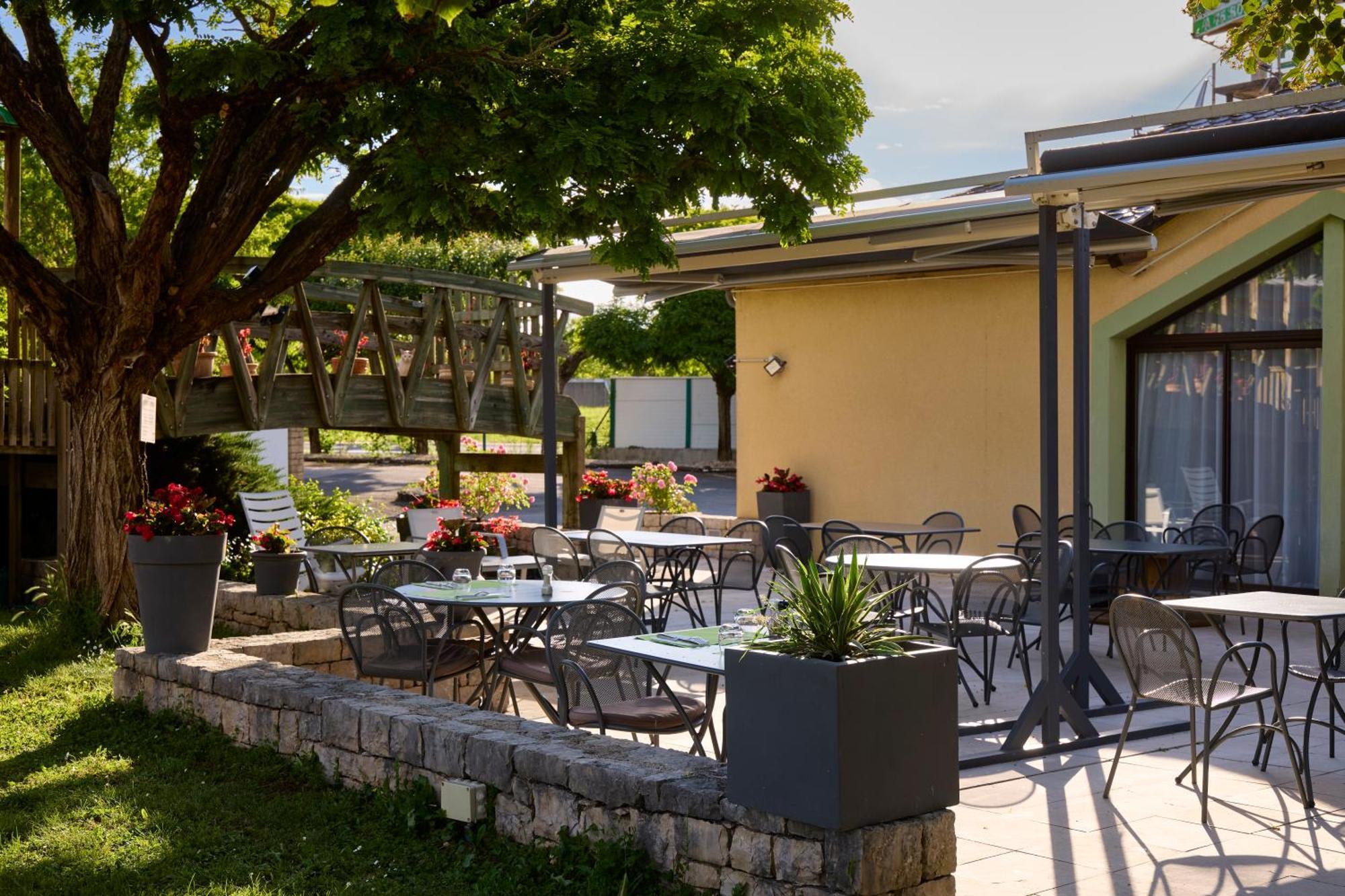 Hotel-Restaurant Le Calice Du Gevaudan - A75 Banassac Екстериор снимка