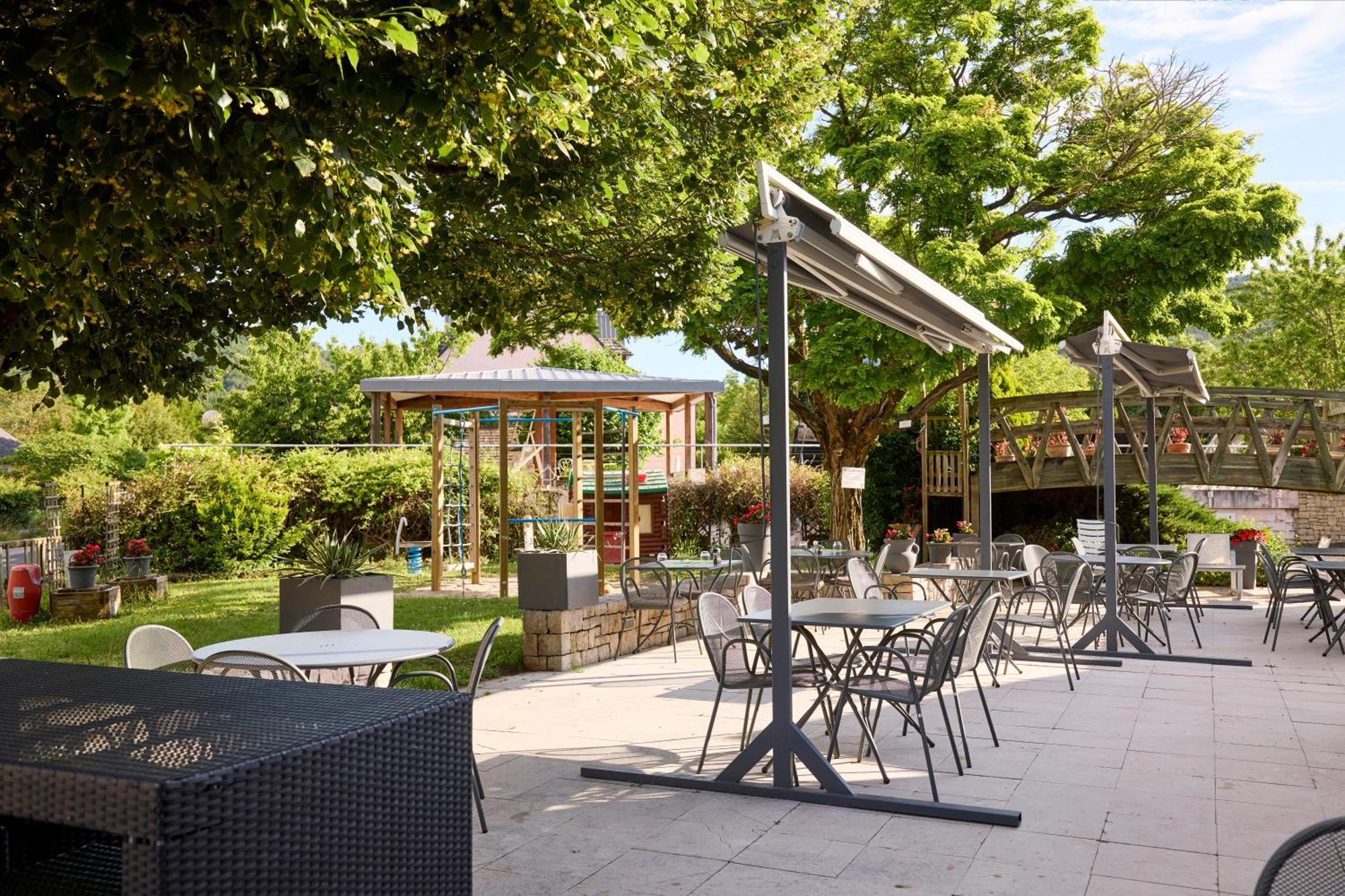 Hotel-Restaurant Le Calice Du Gevaudan - A75 Banassac Екстериор снимка