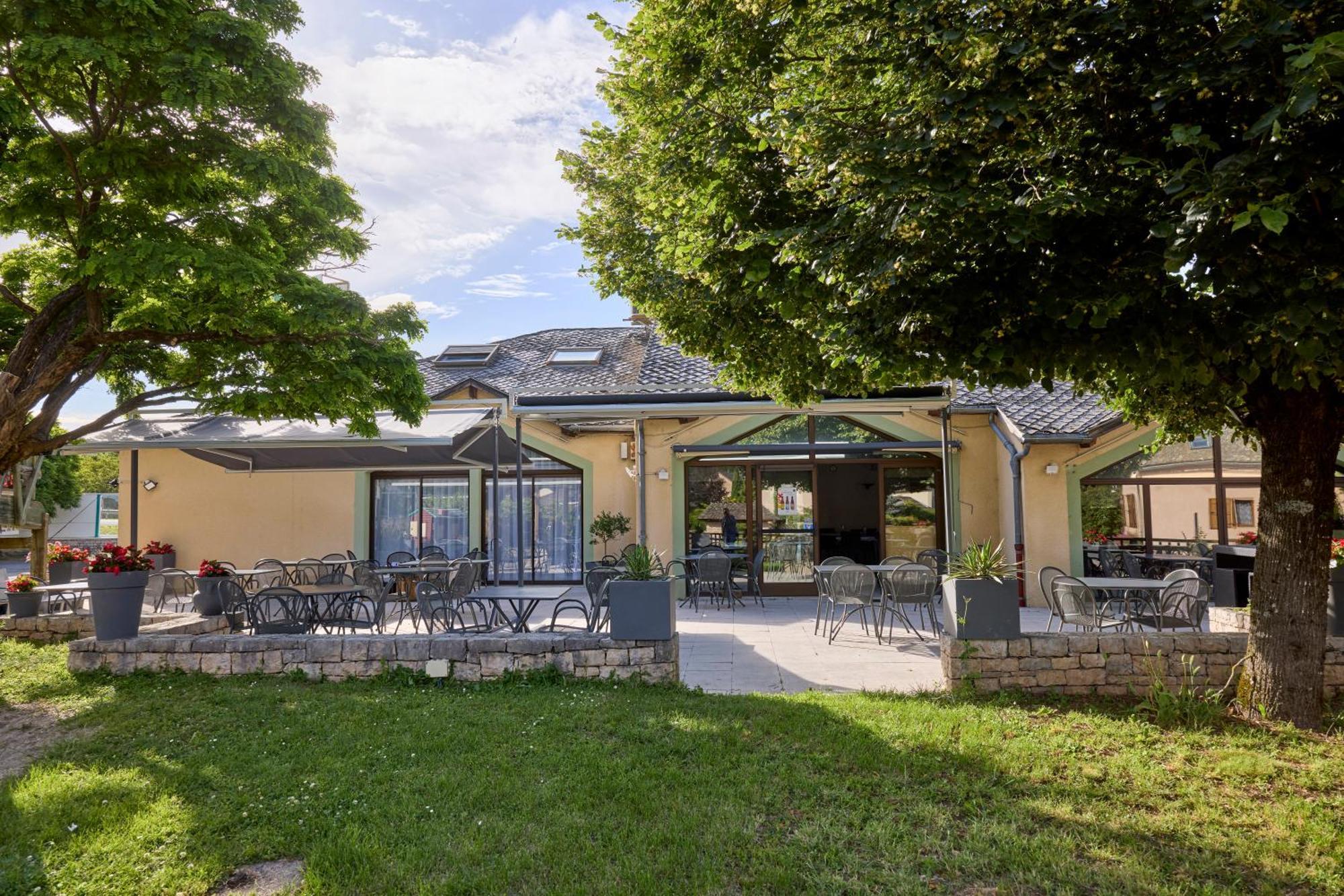 Hotel-Restaurant Le Calice Du Gevaudan - A75 Banassac Екстериор снимка