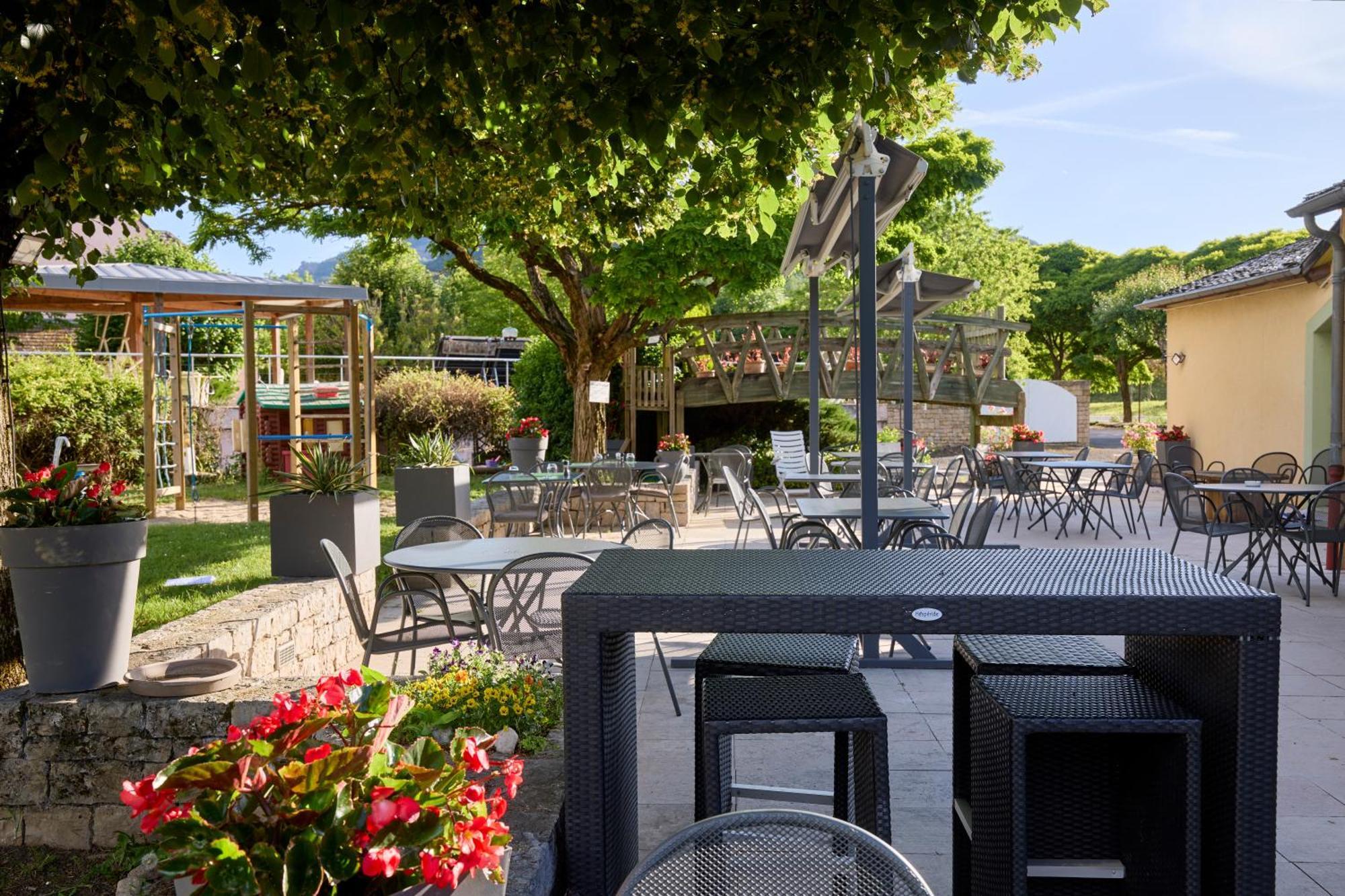 Hotel-Restaurant Le Calice Du Gevaudan - A75 Banassac Екстериор снимка
