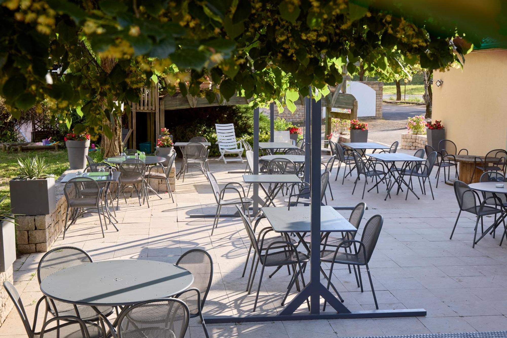 Hotel-Restaurant Le Calice Du Gevaudan - A75 Banassac Екстериор снимка