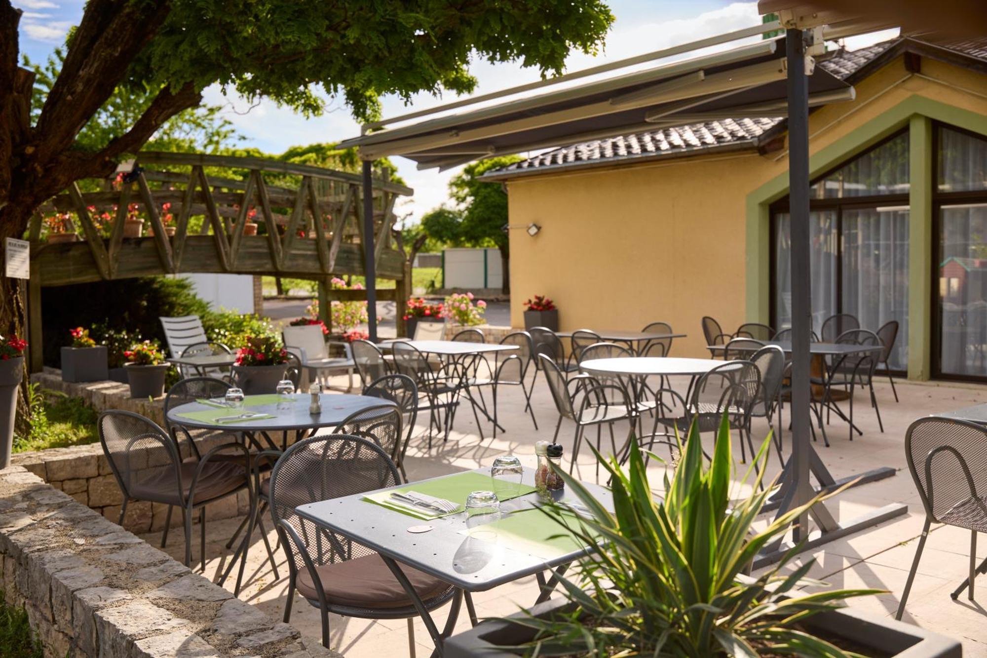 Hotel-Restaurant Le Calice Du Gevaudan - A75 Banassac Екстериор снимка