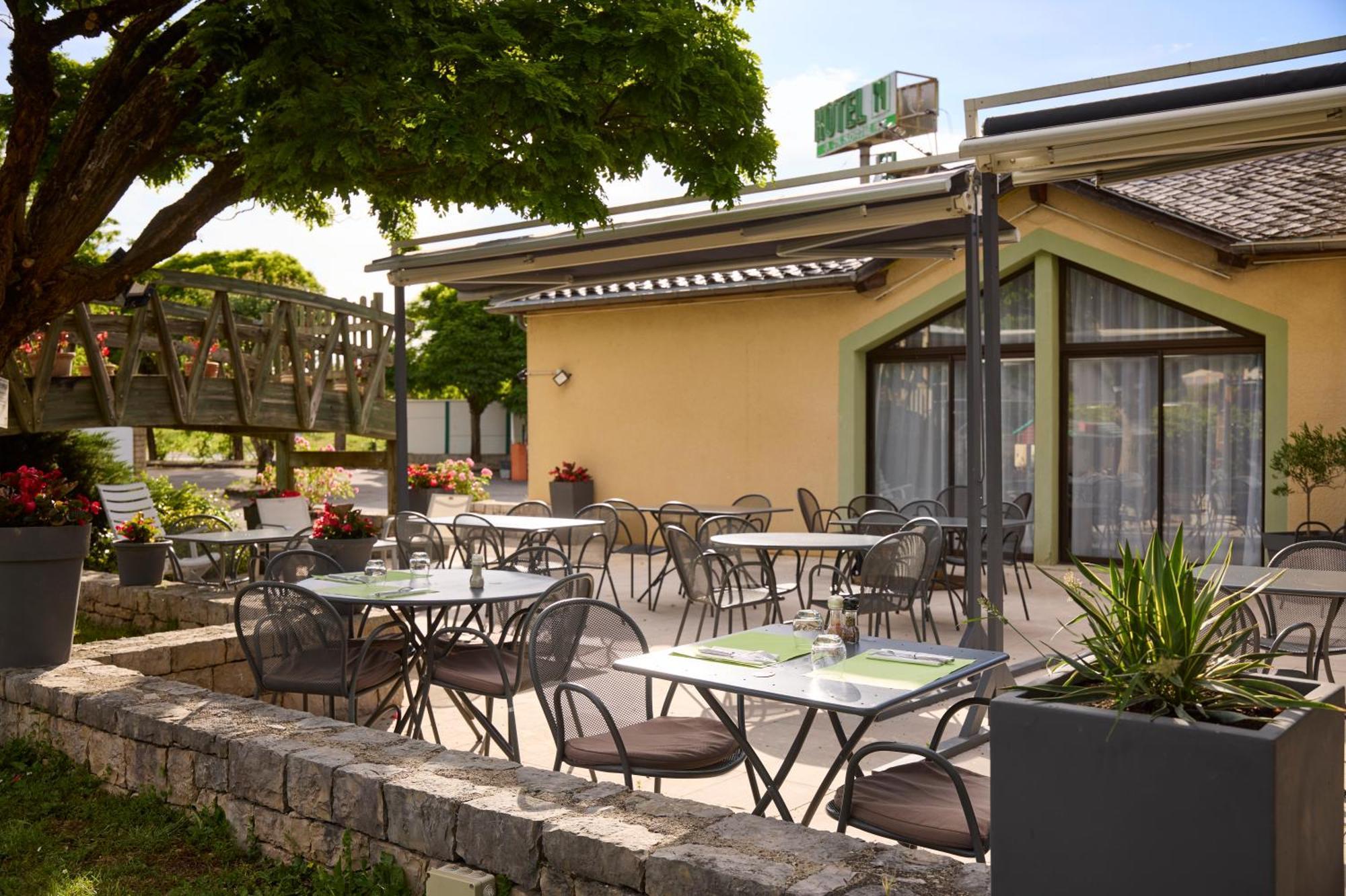 Hotel-Restaurant Le Calice Du Gevaudan - A75 Banassac Екстериор снимка