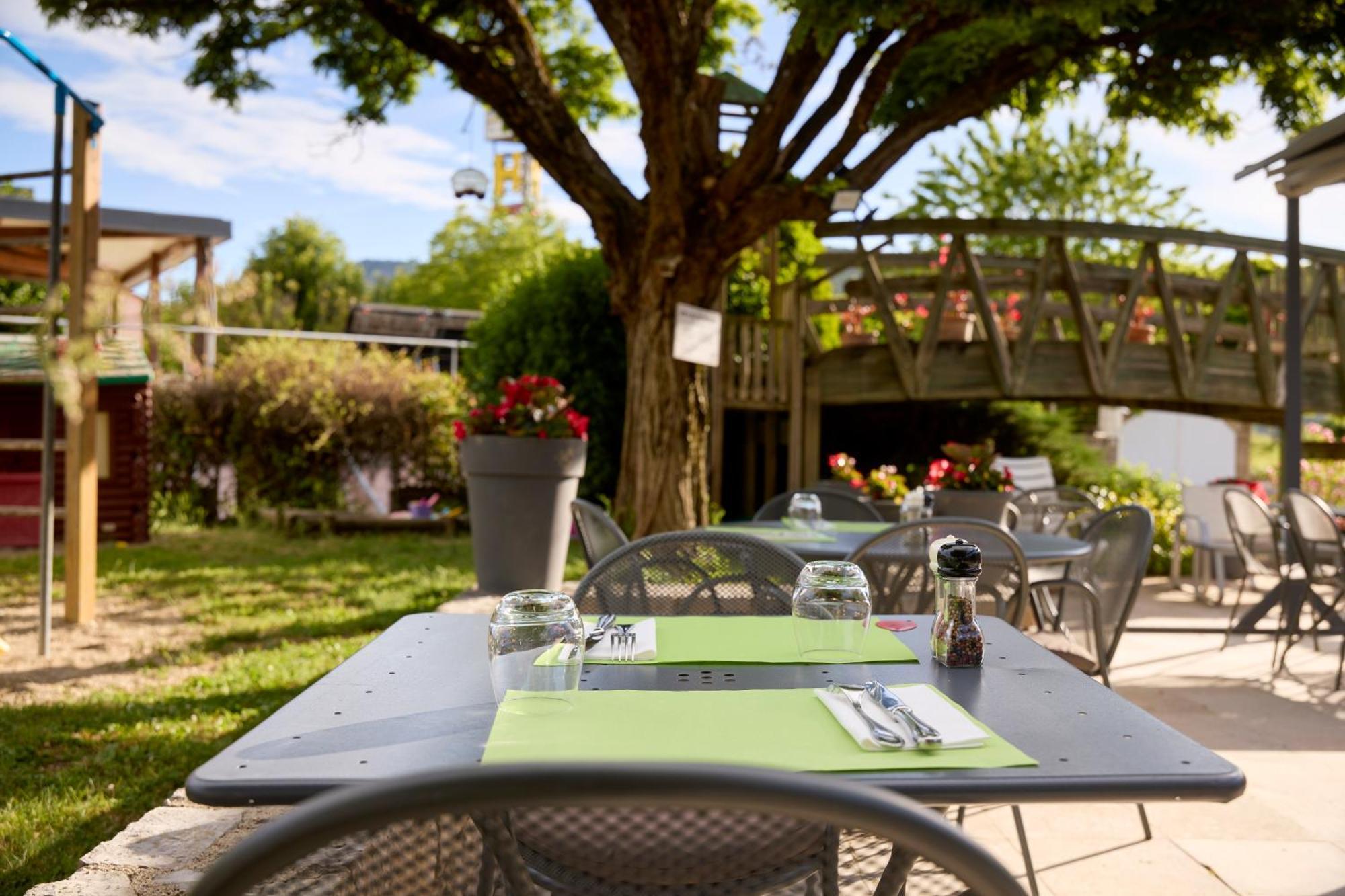 Hotel-Restaurant Le Calice Du Gevaudan - A75 Banassac Екстериор снимка