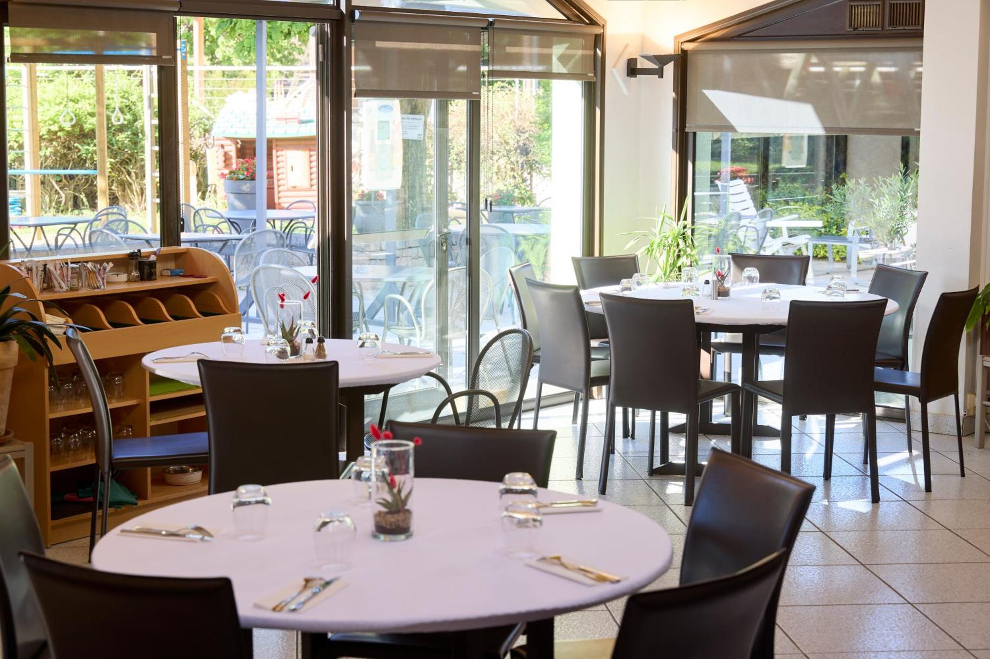 Hotel-Restaurant Le Calice Du Gevaudan - A75 Banassac Екстериор снимка