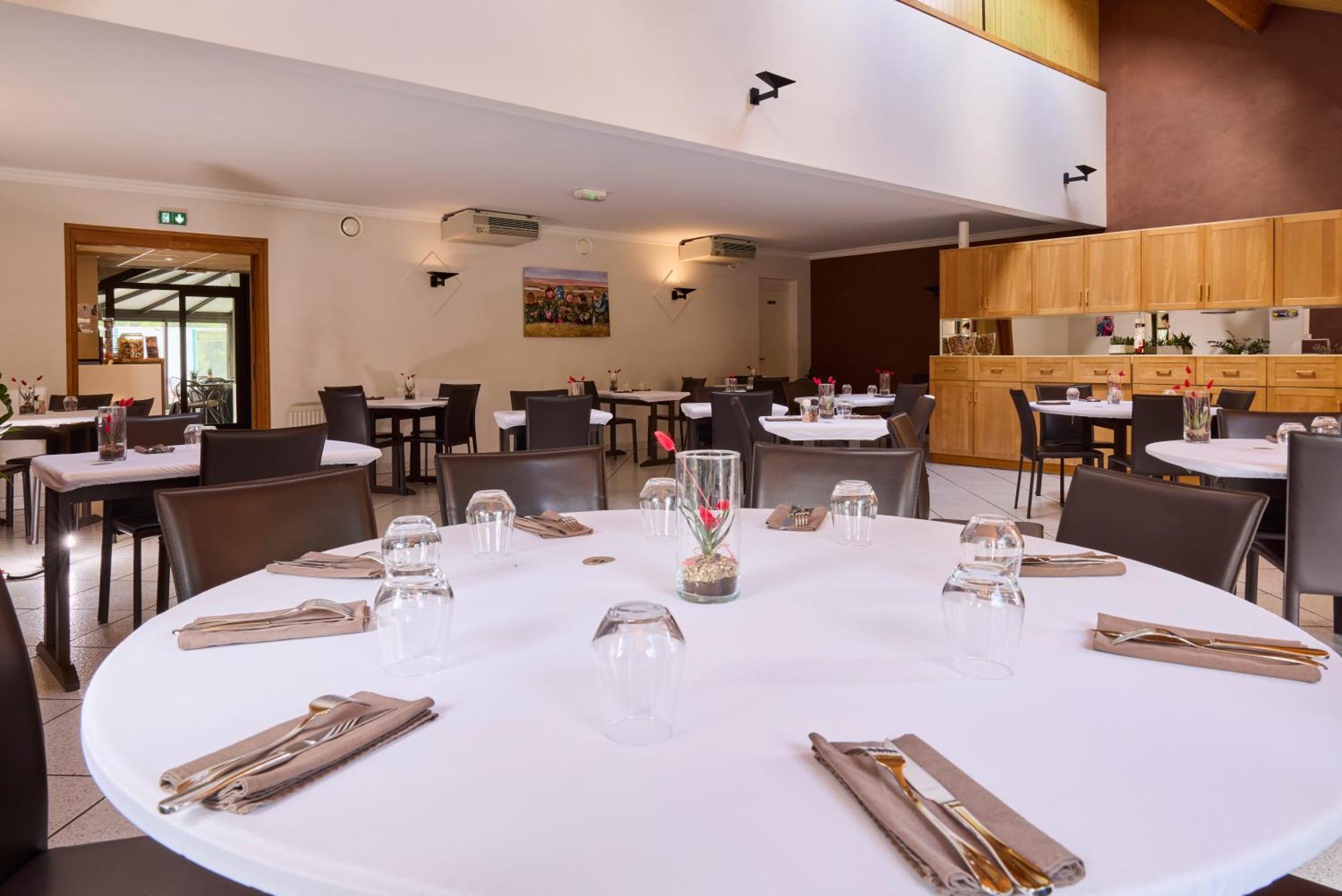 Hotel-Restaurant Le Calice Du Gevaudan - A75 Banassac Екстериор снимка
