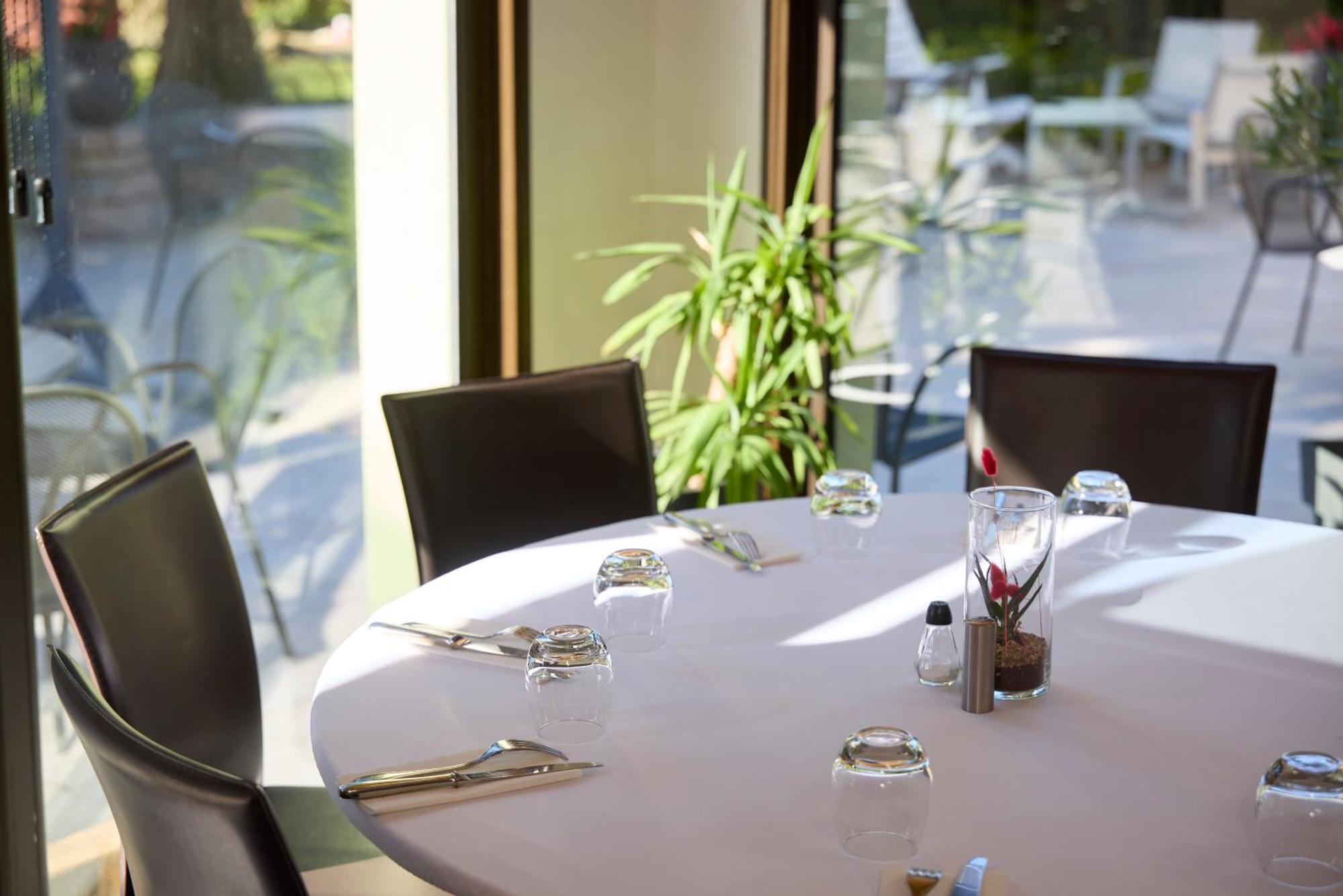 Hotel-Restaurant Le Calice Du Gevaudan - A75 Banassac Екстериор снимка