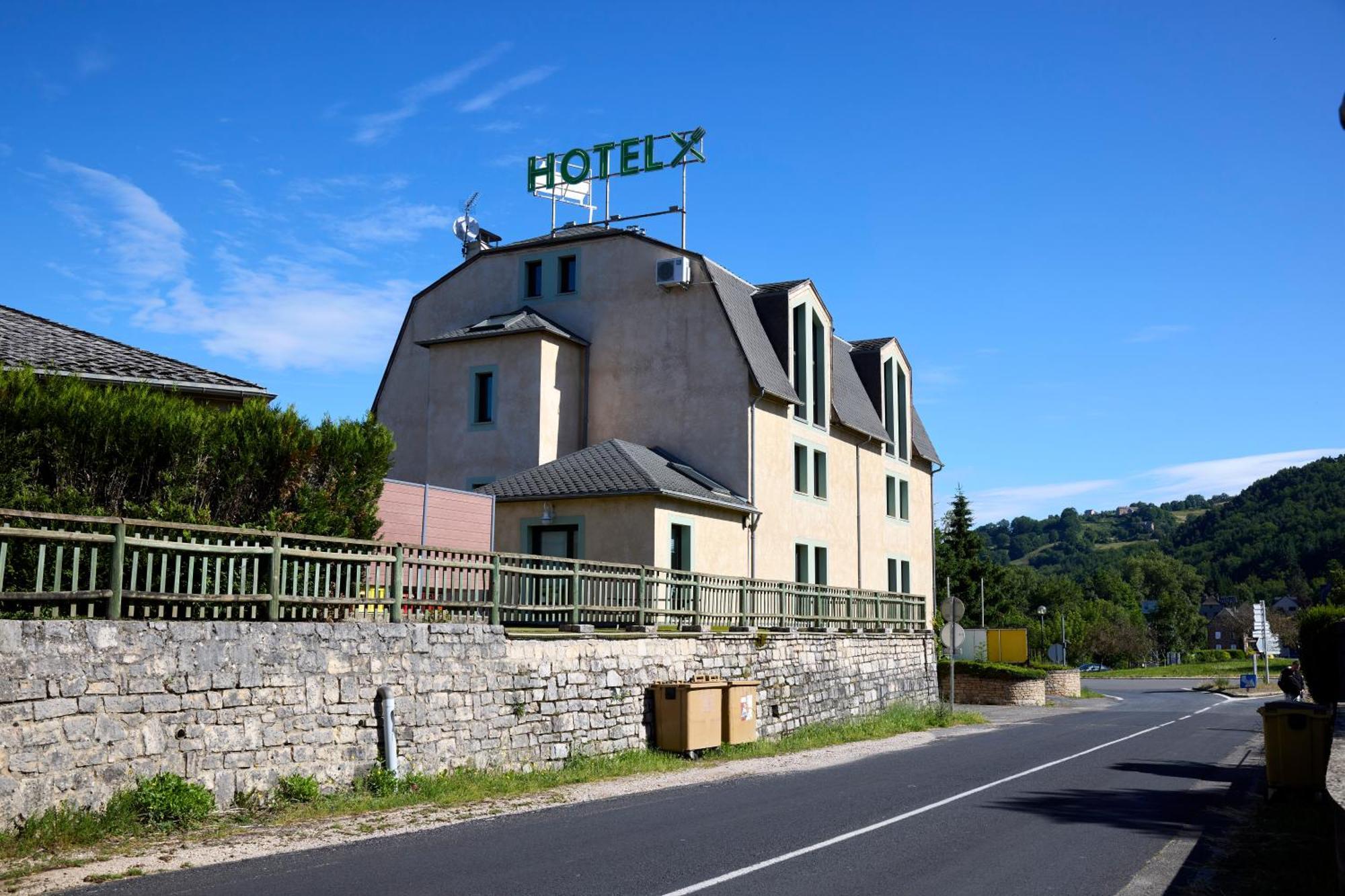 Hotel-Restaurant Le Calice Du Gevaudan - A75 Banassac Екстериор снимка