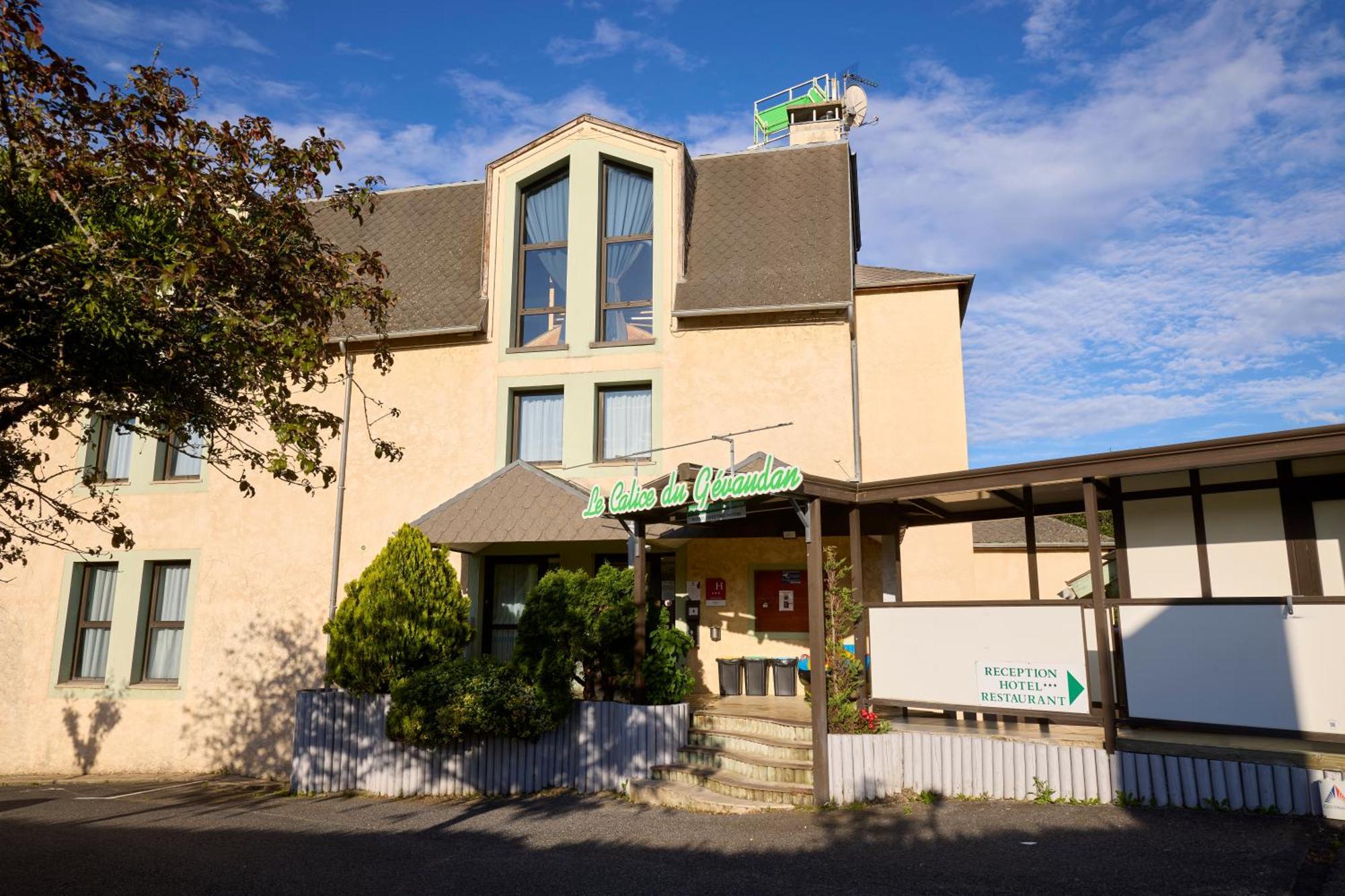 Hotel-Restaurant Le Calice Du Gevaudan - A75 Banassac Екстериор снимка