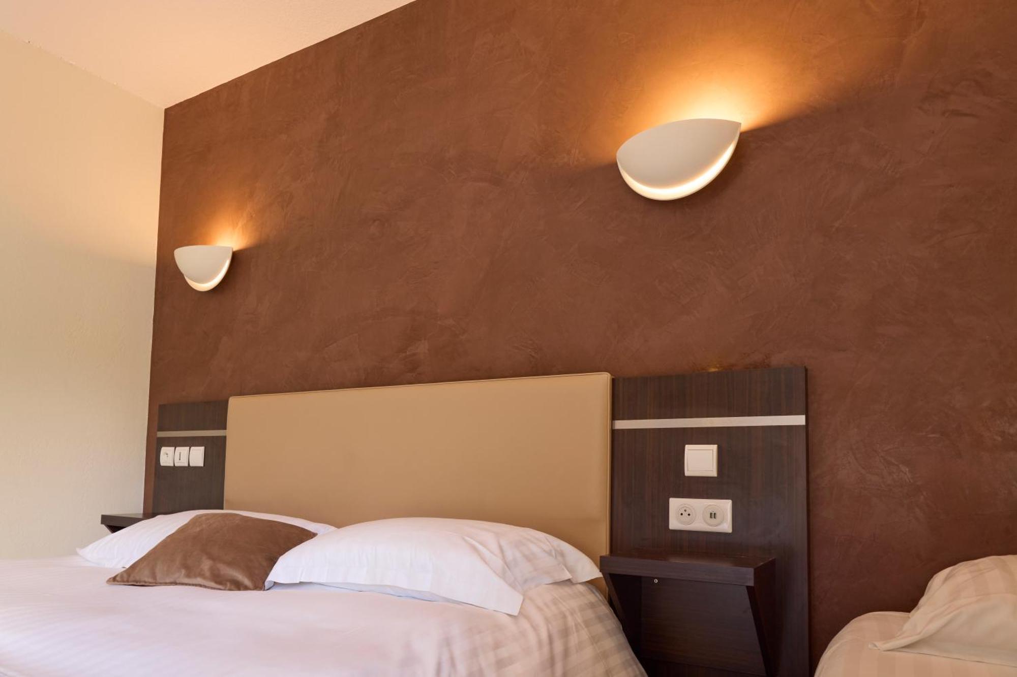Hotel-Restaurant Le Calice Du Gevaudan - A75 Banassac Екстериор снимка