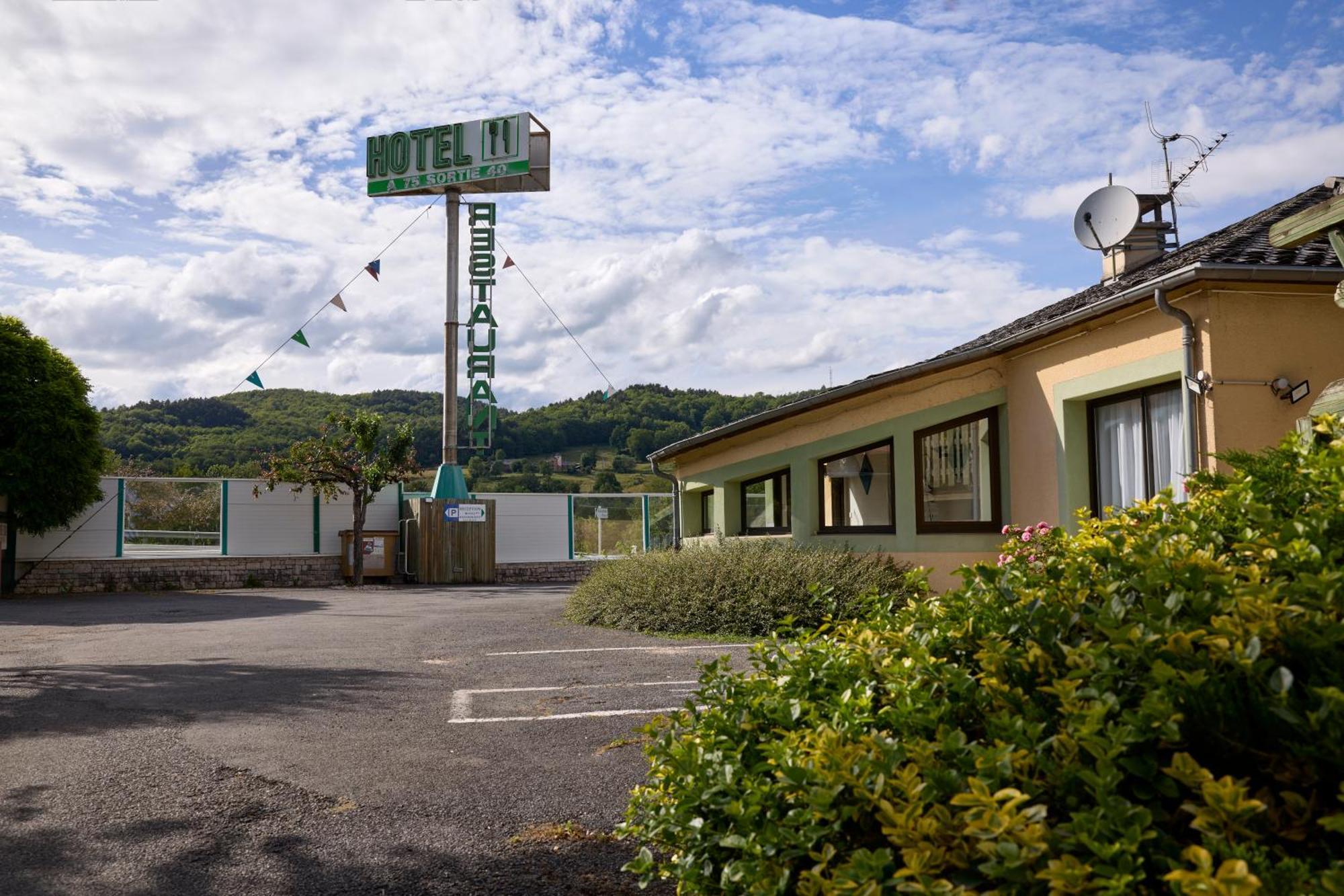 Hotel-Restaurant Le Calice Du Gevaudan - A75 Banassac Екстериор снимка
