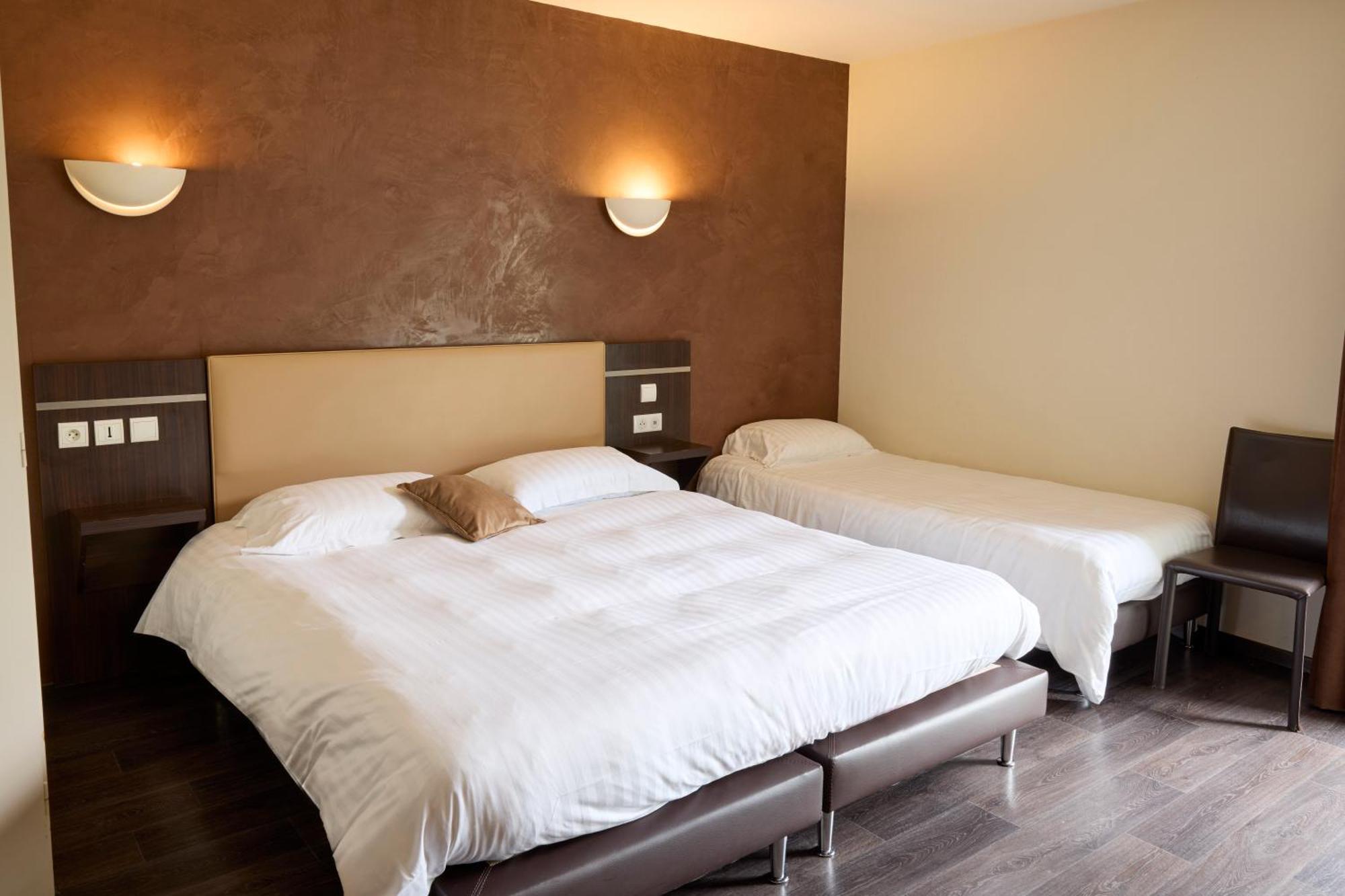 Hotel-Restaurant Le Calice Du Gevaudan - A75 Banassac Екстериор снимка