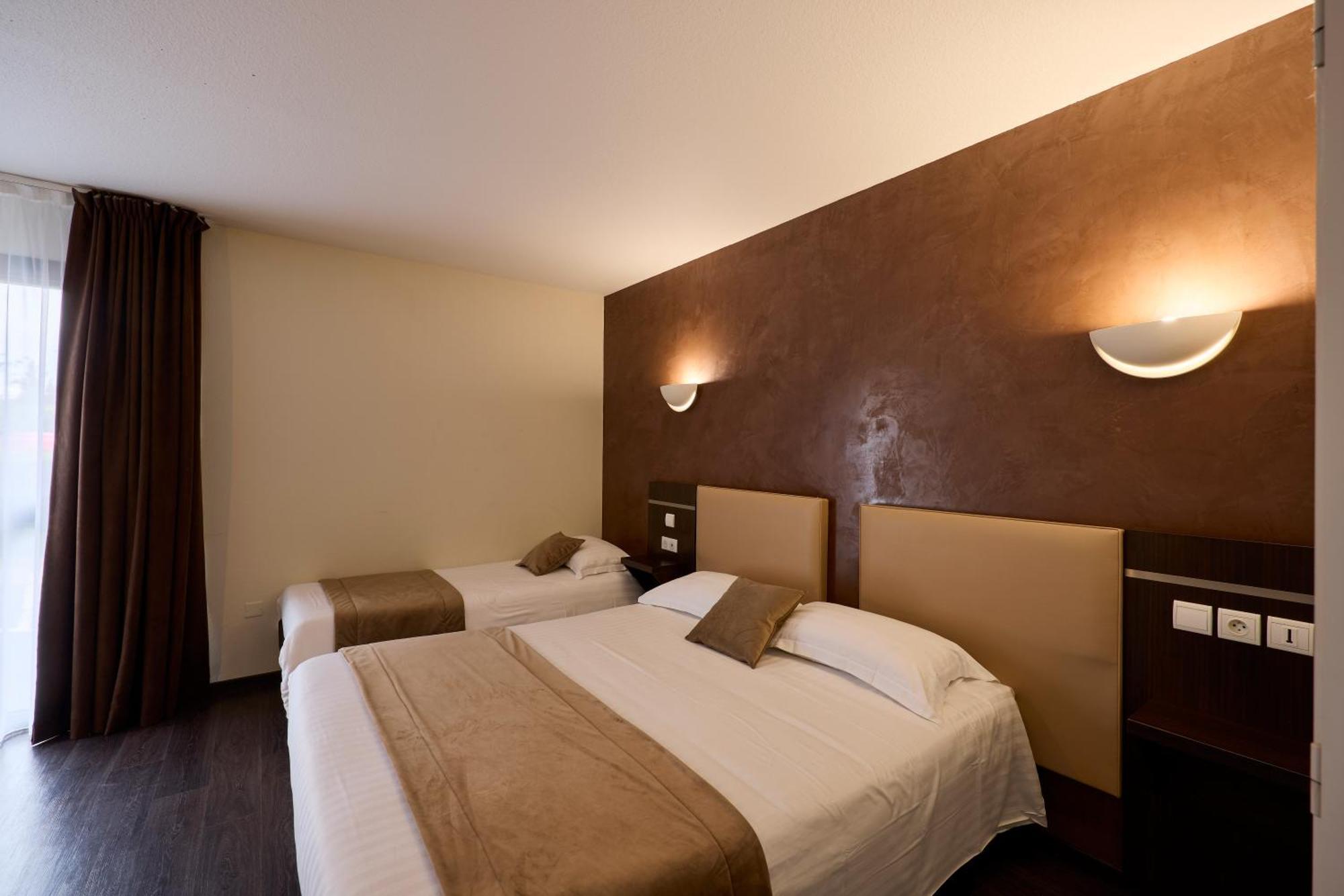 Hotel-Restaurant Le Calice Du Gevaudan - A75 Banassac Екстериор снимка