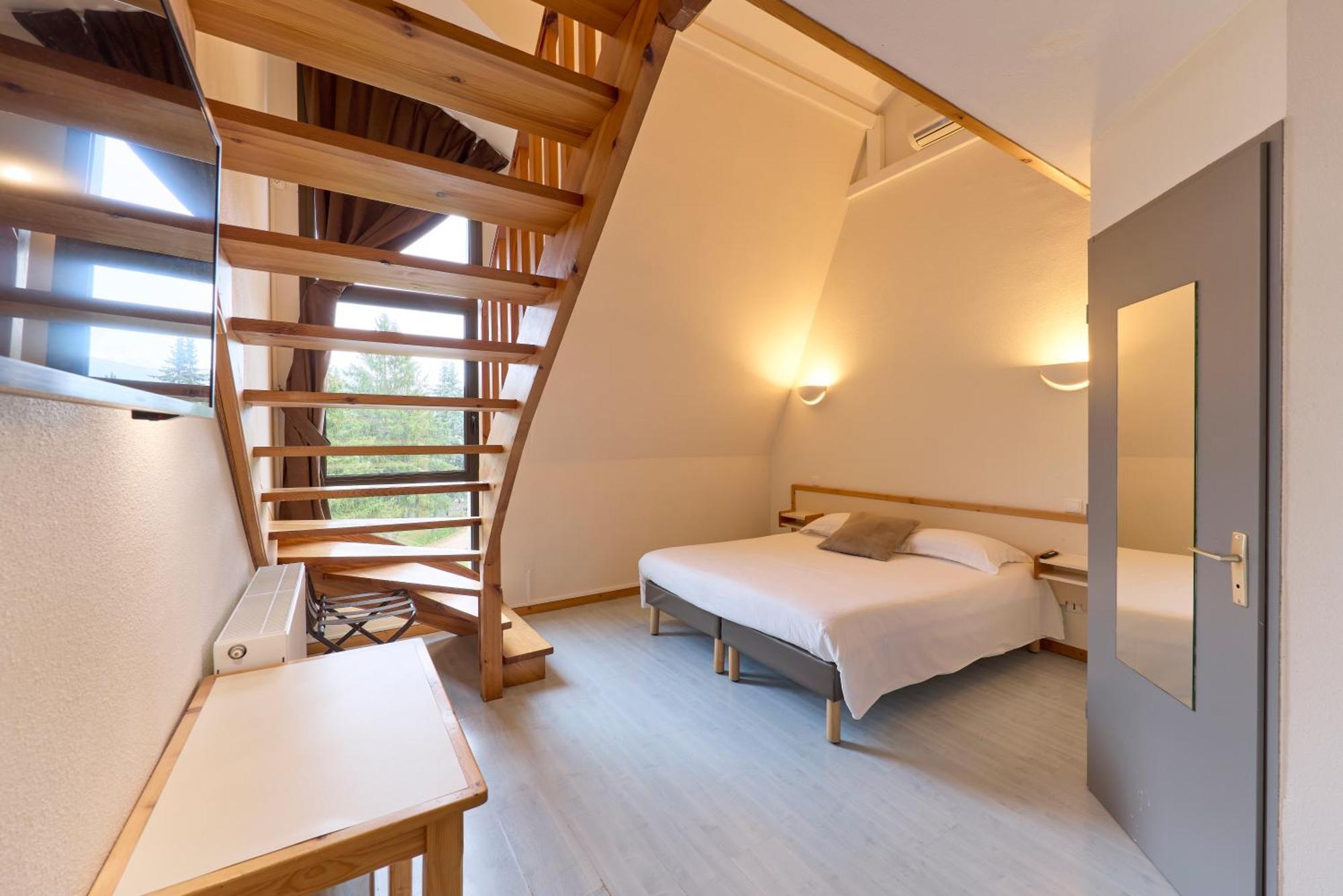 Hotel-Restaurant Le Calice Du Gevaudan - A75 Banassac Екстериор снимка