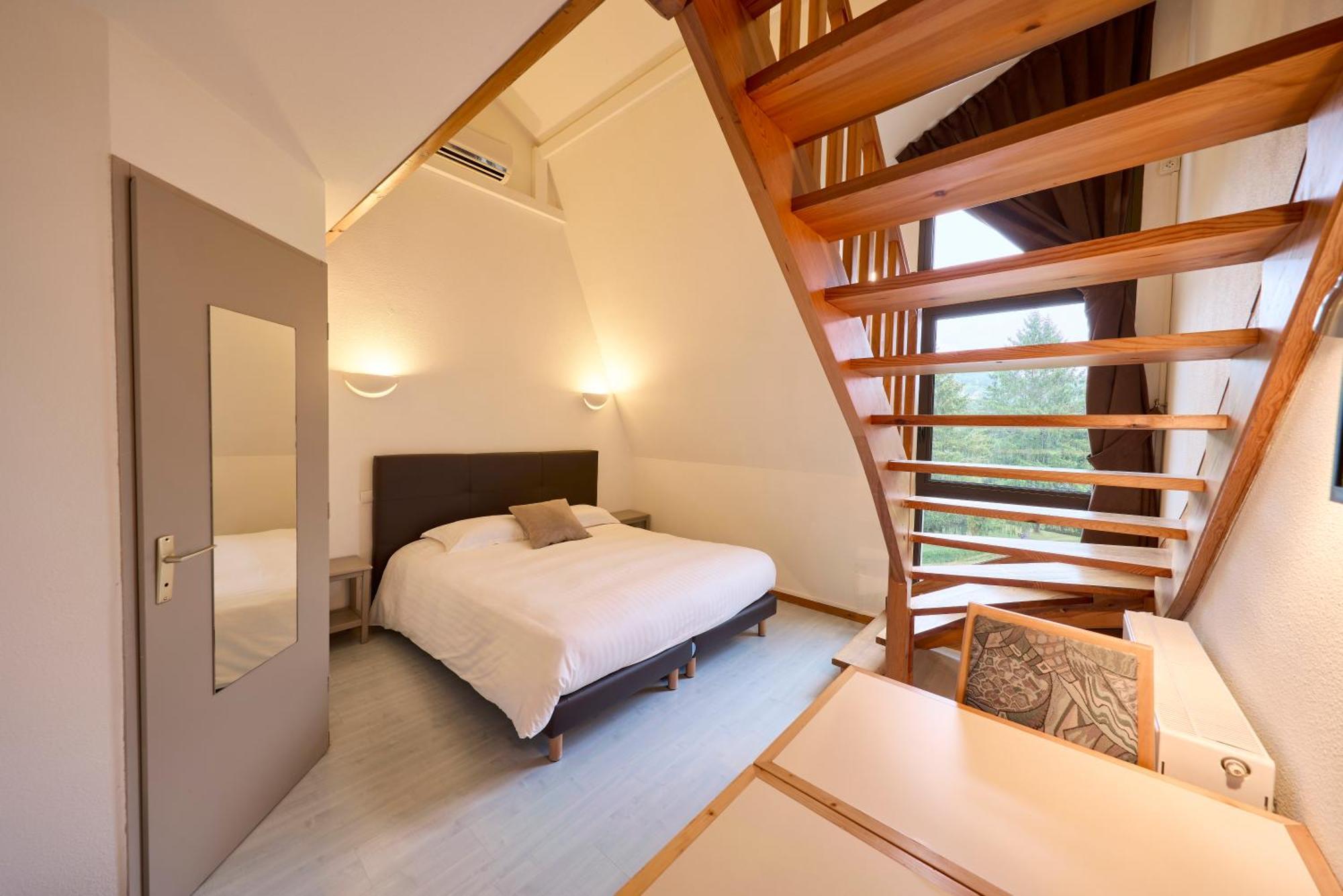 Hotel-Restaurant Le Calice Du Gevaudan - A75 Banassac Екстериор снимка