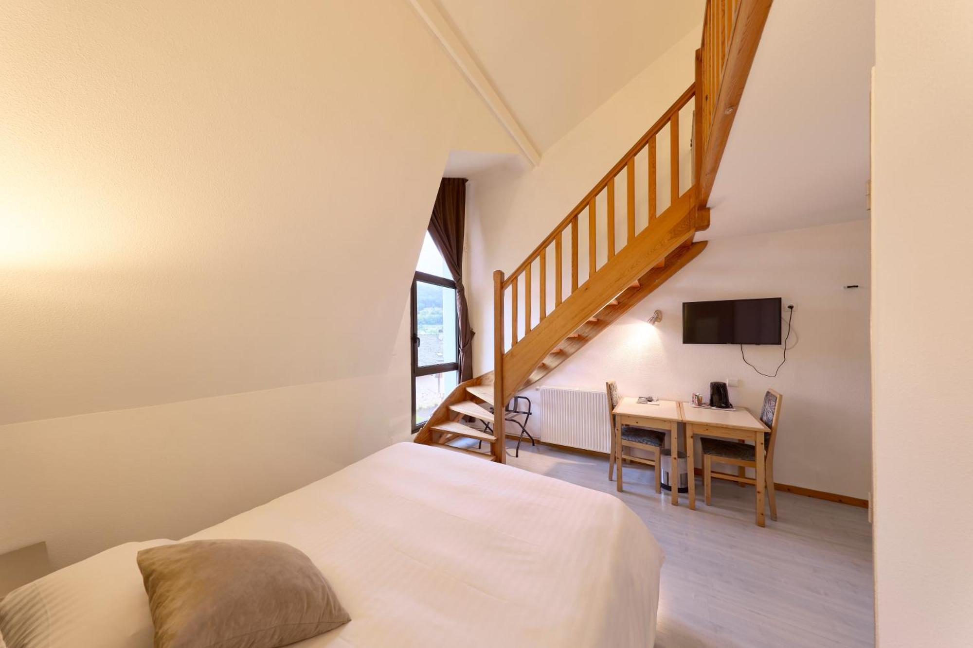 Hotel-Restaurant Le Calice Du Gevaudan - A75 Banassac Екстериор снимка